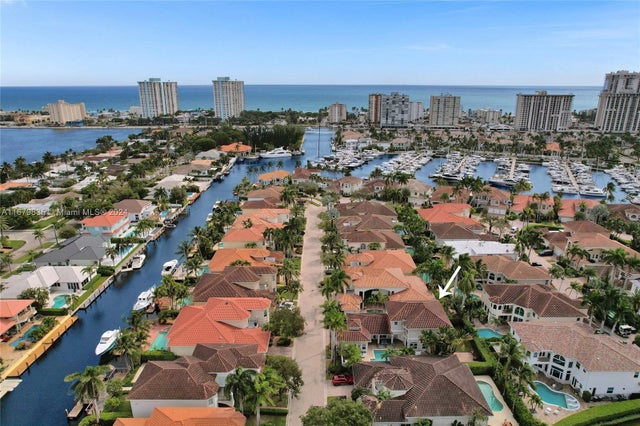 2 of 60 - 928 Captiva Dr, Hollywood, FL
