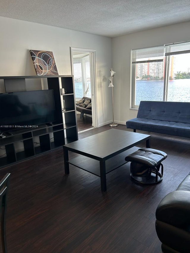 3 of 14 - 1150 Ne 191st St 45, Miami, FL