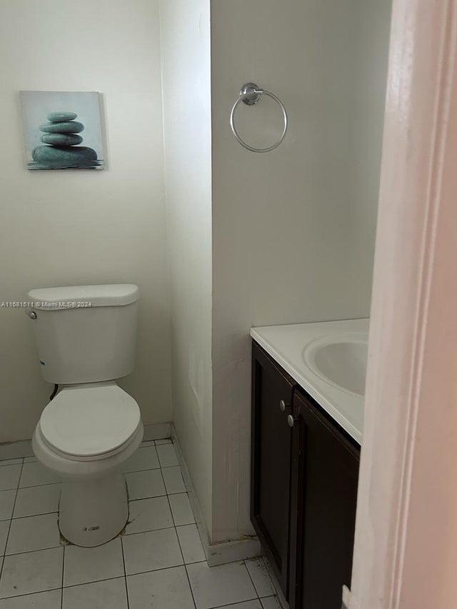 4 of 14 - 1150 Ne 191st St 45, Miami, FL