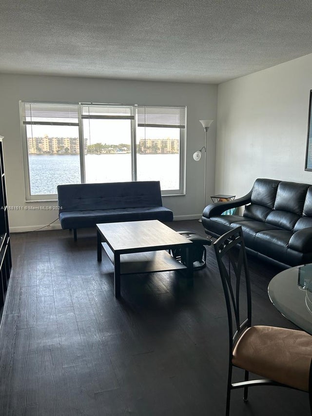 5 of 14 - 1150 Ne 191st St 45, Miami, FL