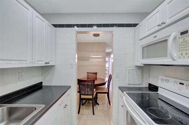 4 of 23 - 17001 Ne 13th Ave 306, Miami, FL