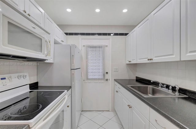 5 of 23 - 17001 Ne 13th Ave 306, Miami, FL