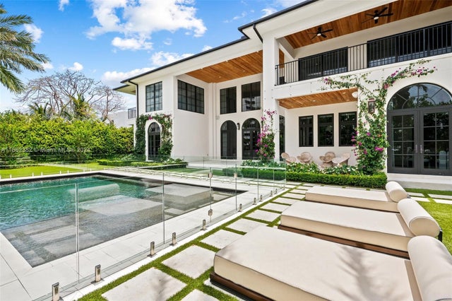 3 of 37 - 406 Tamarind Dr, Hallandale Beach, FL