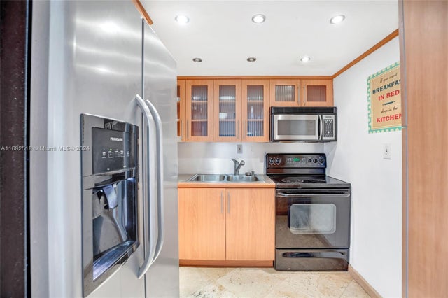 3 of 30 - 5401 Collins Ave 133, Miami Beach, FL