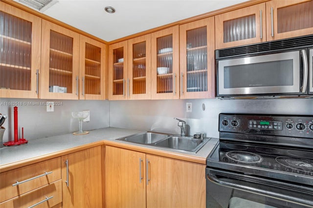 4 of 30 - 5401 Collins Ave 133, Miami Beach, FL