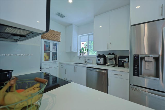5 of 42 - 711 W 31st St, Hialeah, FL