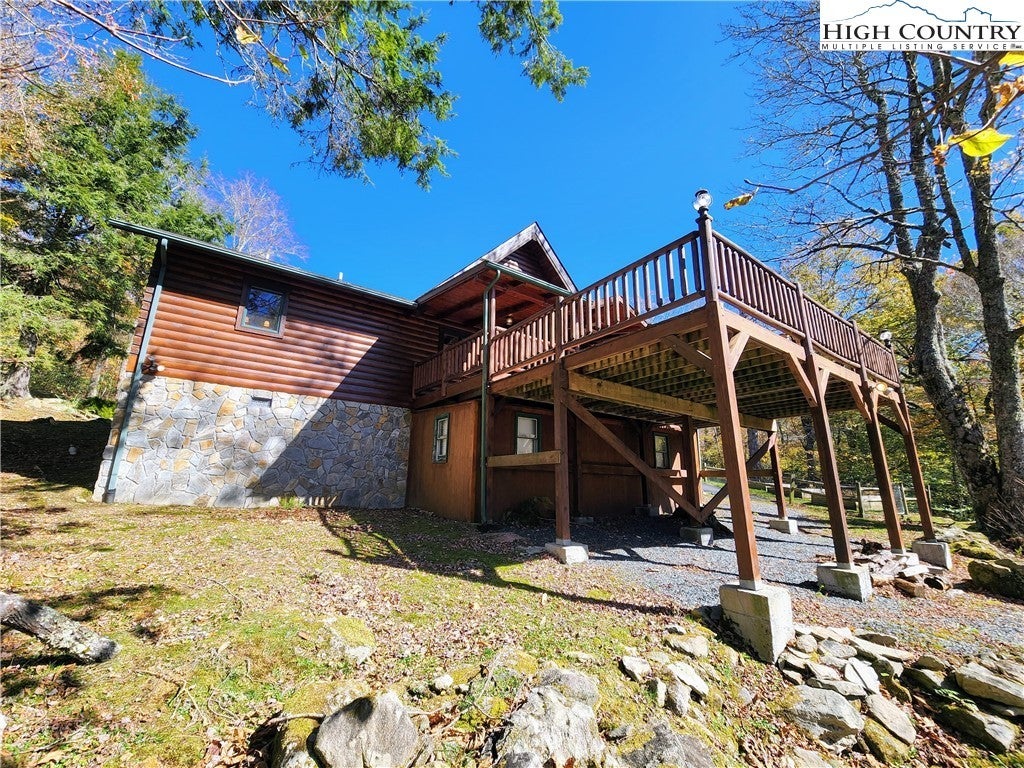 395 Rough Ridge Road, Sugar Mountain Property