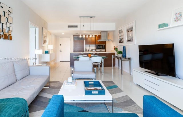 1 of 19 - 485 Brickell Ave 3906, Miami, FL