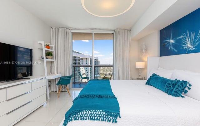 2 of 19 - 485 Brickell Ave 3906, Miami, FL