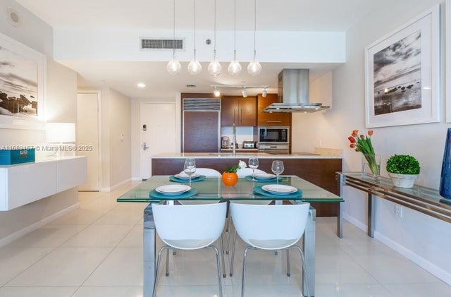 3 of 19 - 485 Brickell Ave 3906, Miami, FL