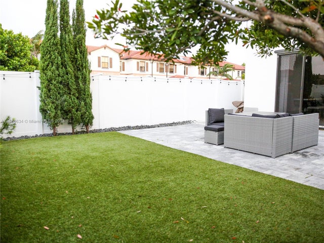 4 of 42 - 3405 W 106th St 3405, Hialeah, FL