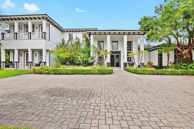 2 of 35 - 5901 Rolling Road Dr, Pinecrest, FL