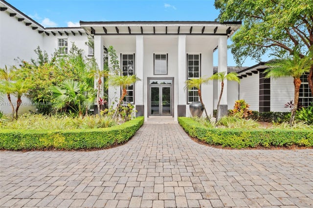 4 of 35 - 5901 Rolling Road Dr, Pinecrest, FL