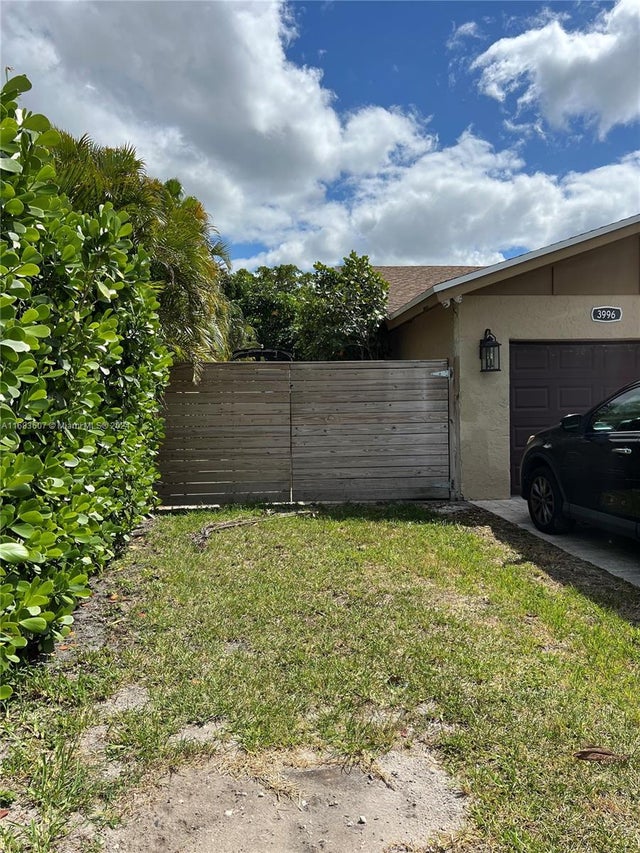 4 of 17 - 3996 Nw 1st Pl, Deerfield Beach, FL