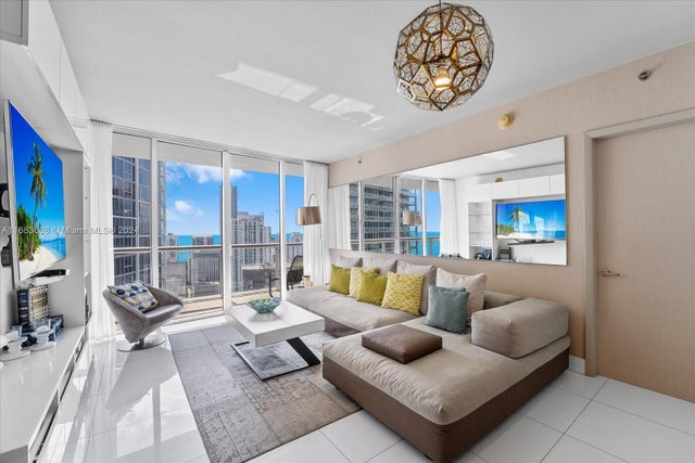 2 of 26 - 475 Brickell Ave 5113, Miami, FL