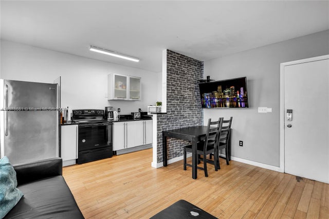 2 of 14 - 1512 Washington Ave 203, Miami Beach, FL
