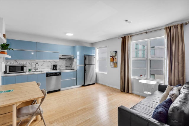 2 of 14 - 1512 Washington Ave 305, Miami Beach, FL