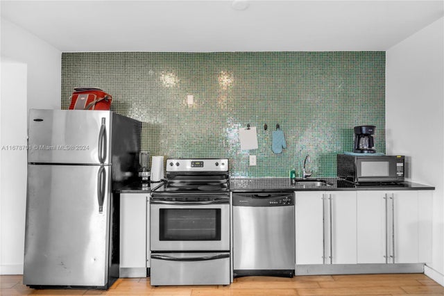 5 of 15 - 1512 Washington Ave 302, Miami Beach, FL