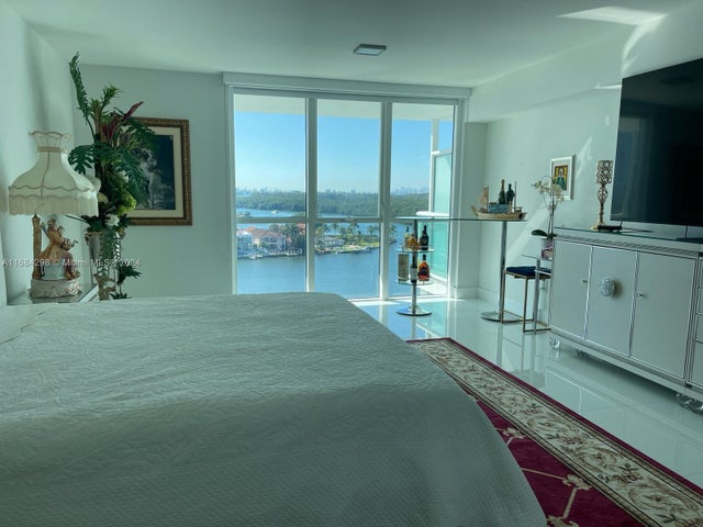 3 of 9 - 400 Sunny Isles Blvd 906, Sunny Isles Beach, FL