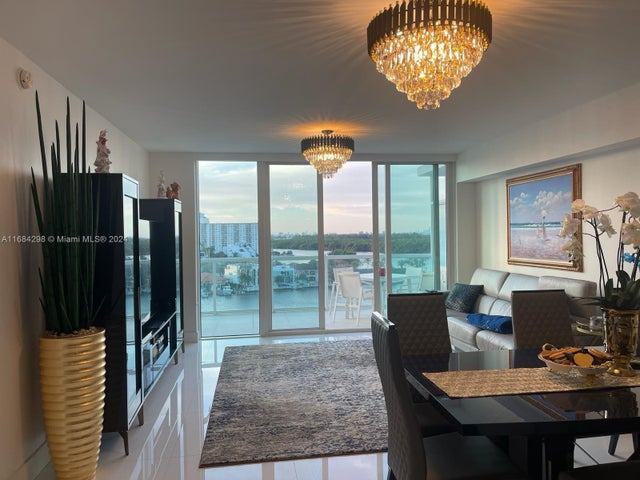 5 of 9 - 400 Sunny Isles Blvd 906, Sunny Isles Beach, FL