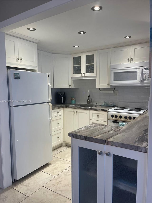 1 of 39 - 9141 Sunrise Lakes Blvd 206, Sunrise, FL