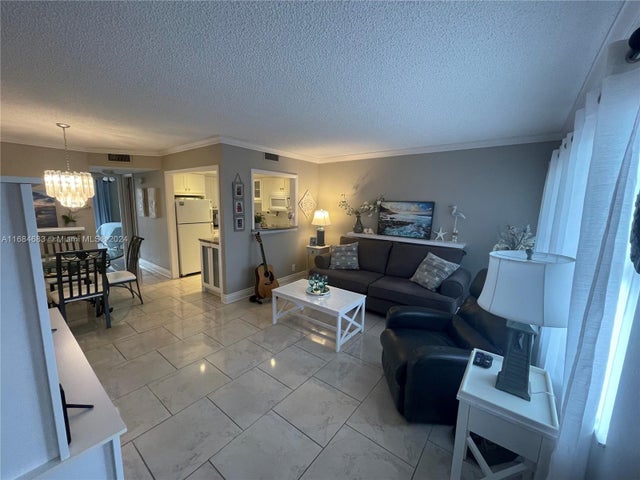 5 of 39 - 9141 Sunrise Lakes Blvd 206, Sunrise, FL