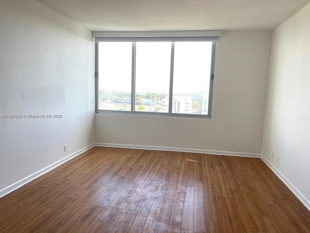 4 of 37 - 1000 West Ave 909, Miami Beach, FL