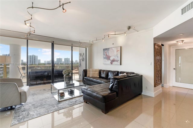2 of 32 - 3600 Yacht Club Dr 803, Aventura, FL
