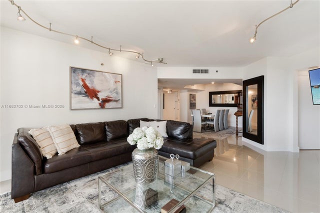 3 of 32 - 3600 Yacht Club Dr 803, Aventura, FL