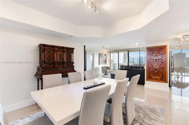 4 of 32 - 3600 Yacht Club Dr 803, Aventura, FL