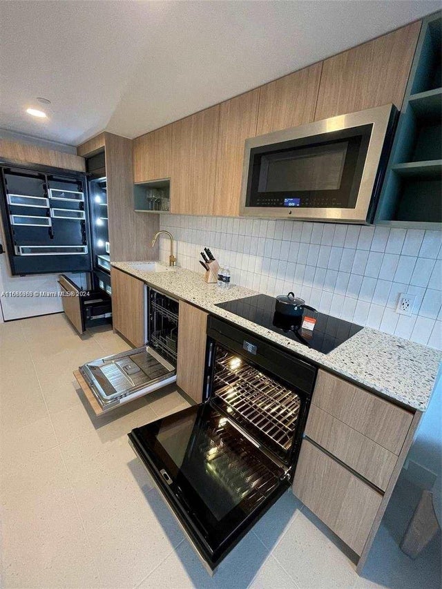 4 of 39 - 601 Ne 1st 4114, Miami, FL