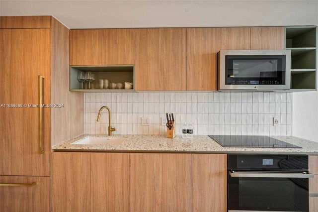 5 of 39 - 601 Ne 1st 4114, Miami, FL