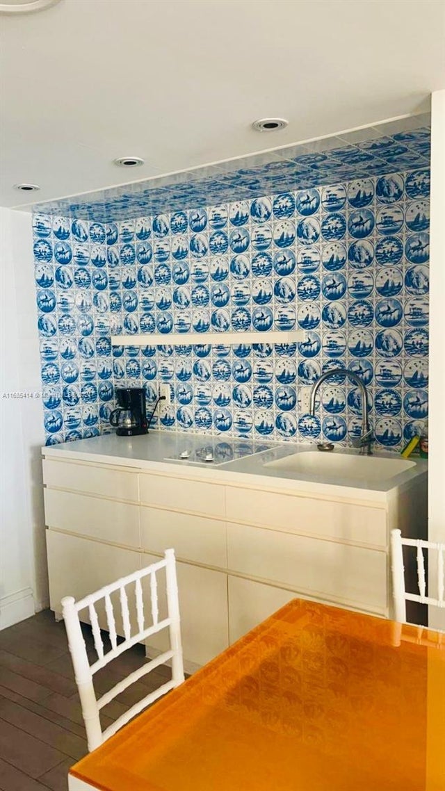 4 of 9 - 1100 West Ave 822, Miami Beach, FL