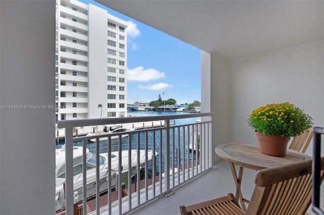 4 of 32 - 3100 Ne 48th St 210, Fort Lauderdale, FL