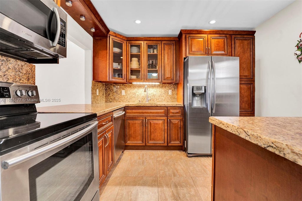 410 Se 2nd St 220, Hallandale Beach