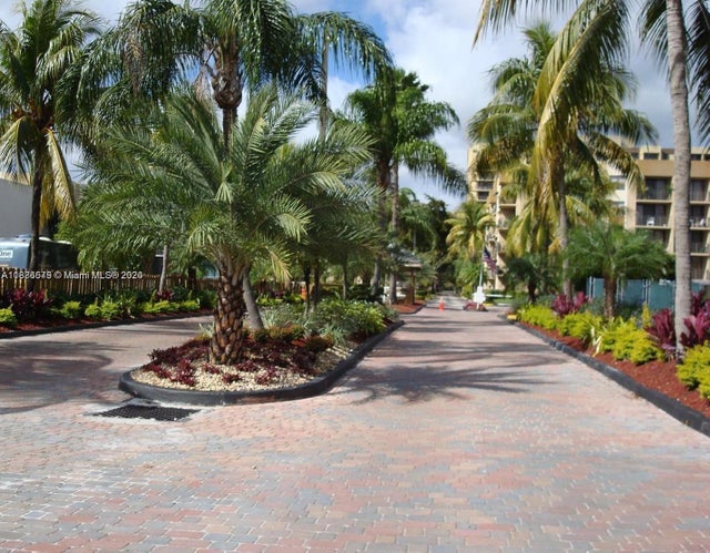 2 of 8 - 1470 Ne 123rd St A902, North Miami, FL