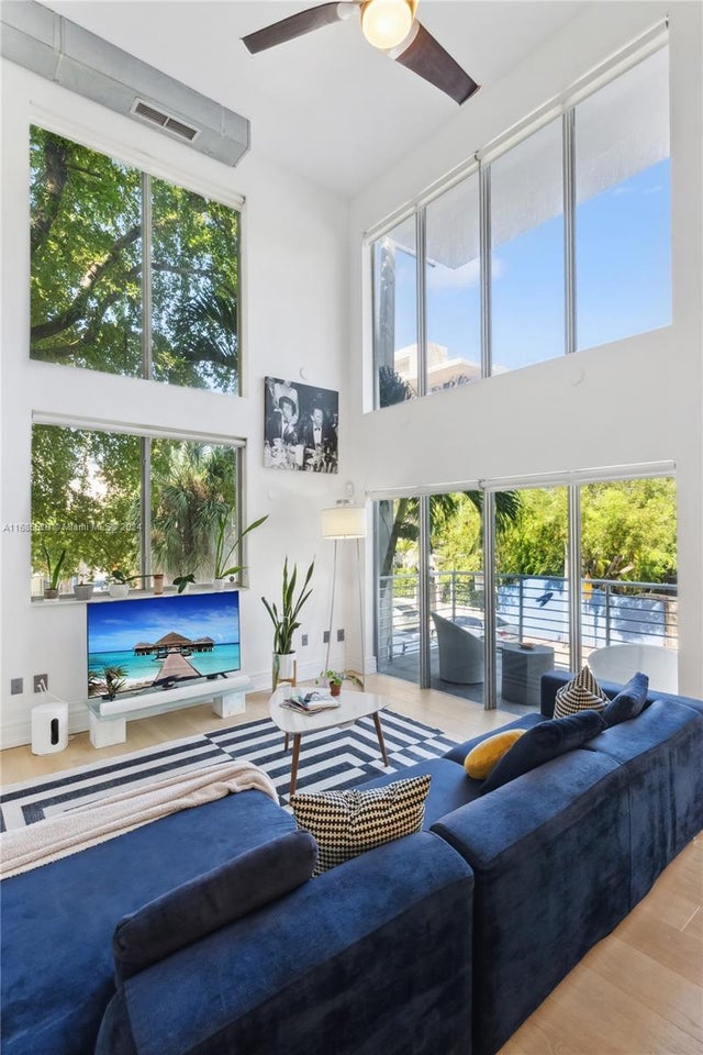 2 of 20 - 900 4th St 3, Miami Beach, FL