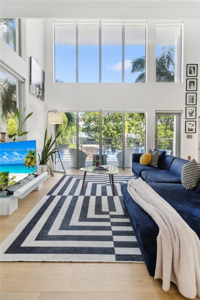 3 of 20 - 900 4th St 3, Miami Beach, FL