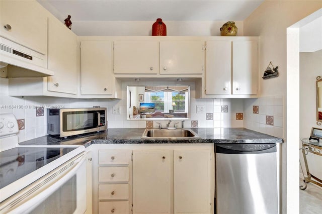 1 of 30 - 5103 Nw 35th St 607, Lauderdale Lakes, FL