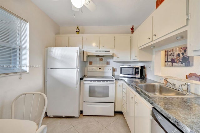 2 of 30 - 5103 Nw 35th St 607, Lauderdale Lakes, FL