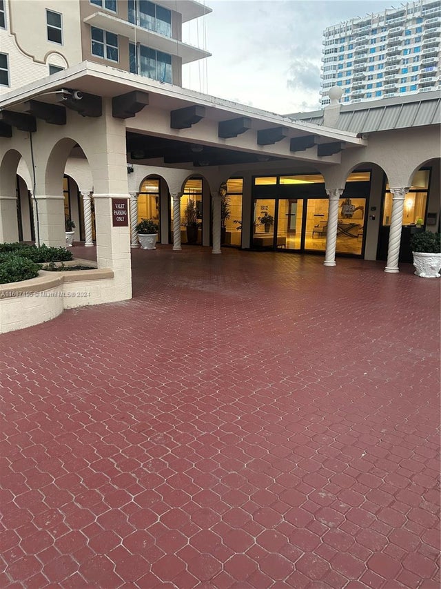 2 of 31 - 1920 S Ocean Dr 3a, Hallandale Beach, FL