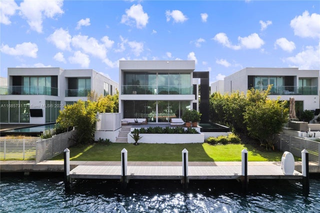 1 of 36 - 1041 W 48th St, Miami Beach, FL