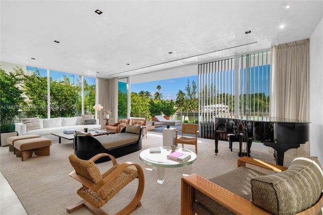 3 of 36 - 1041 W 48th St, Miami Beach, FL