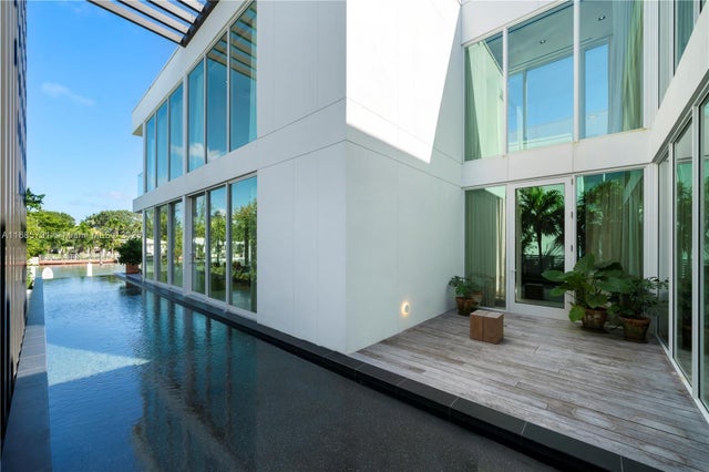 4 of 36 - 1041 W 48th St, Miami Beach, FL