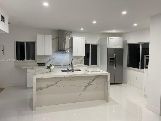2 of 29 - 1201 Marseille Dr 17, Miami Beach, FL
