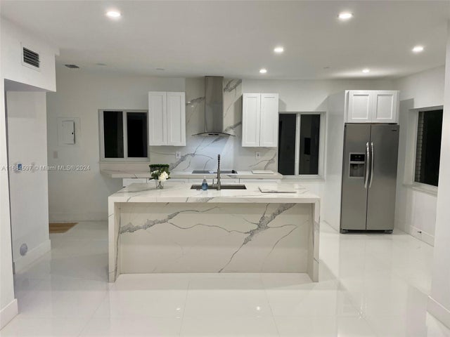 3 of 29 - 1201 Marseille Dr 17, Miami Beach, FL