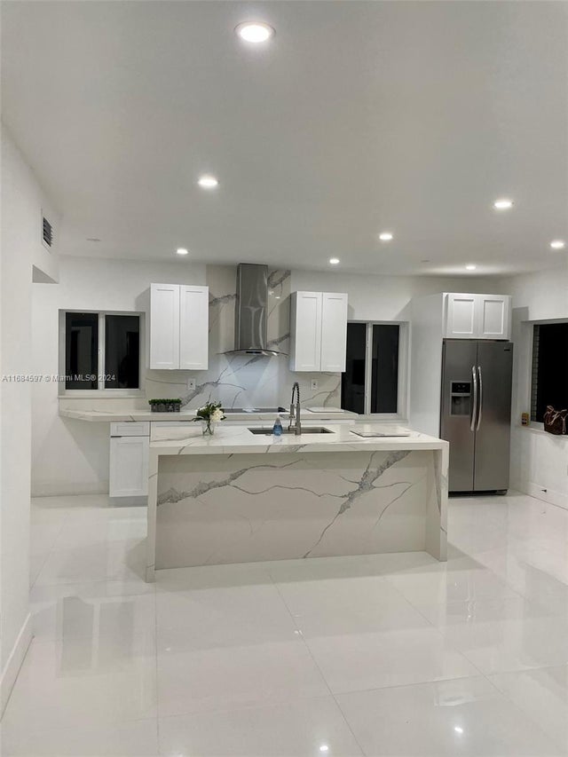 4 of 29 - 1201 Marseille Dr 17, Miami Beach, FL