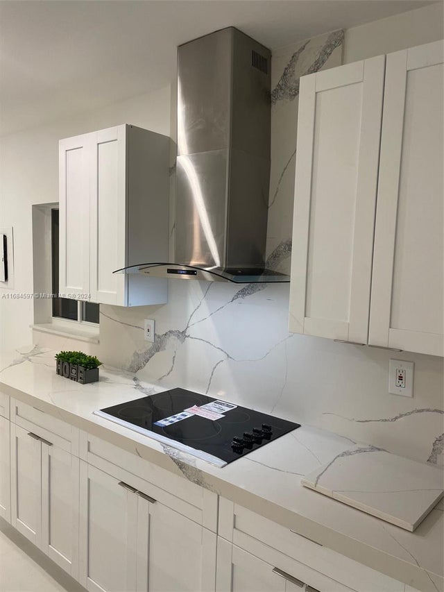 5 of 29 - 1201 Marseille Dr 17, Miami Beach, FL