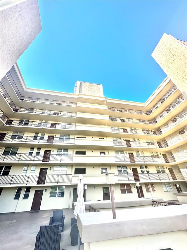1 of 16 - 1811 Jefferson St 210, Hollywood, FL