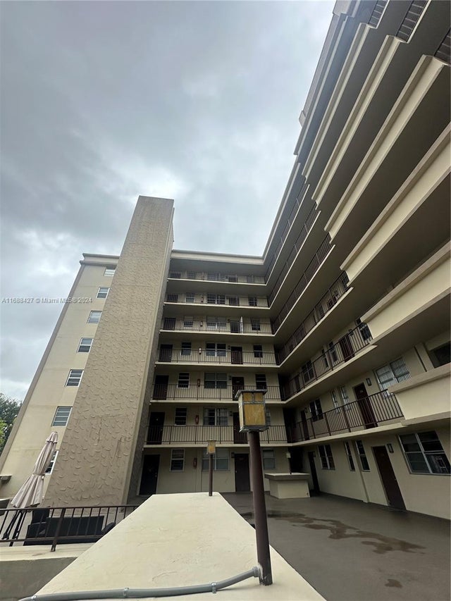 2 of 16 - 1811 Jefferson St 210, Hollywood, FL